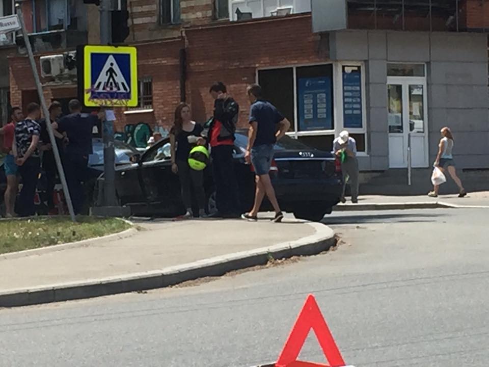 Accident la intersecția străzilor Nicolae Dimo și Alecu Russo. Trei mașini au fost implicate