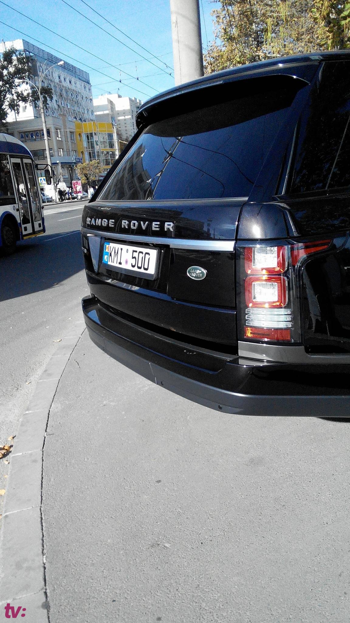 Un șofer din Capitală și-a decorat plăcuța de înmatriculare cu simbolul Inspectoratului Național de Patrulare