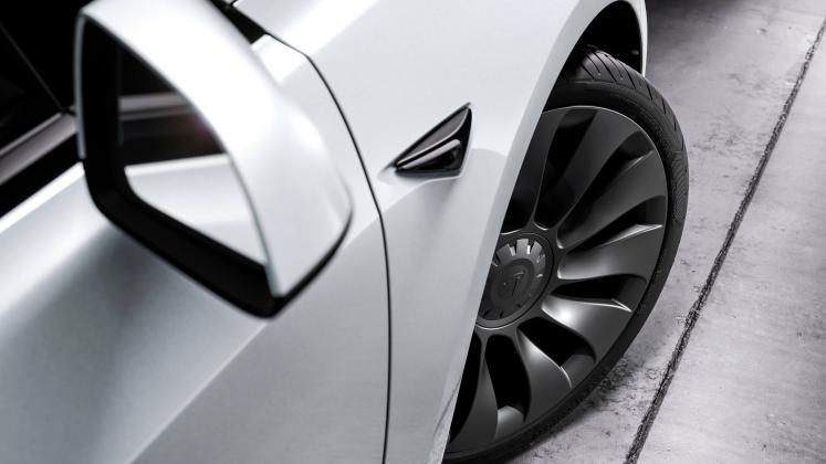 tesla model 3 tire