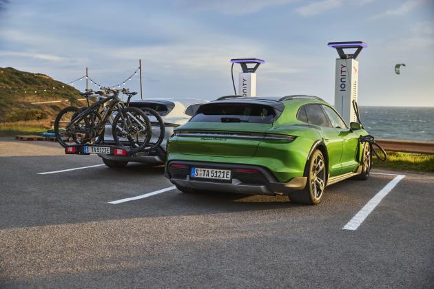 New-2021-Porsche-Taycan-Cross-Turismo_3