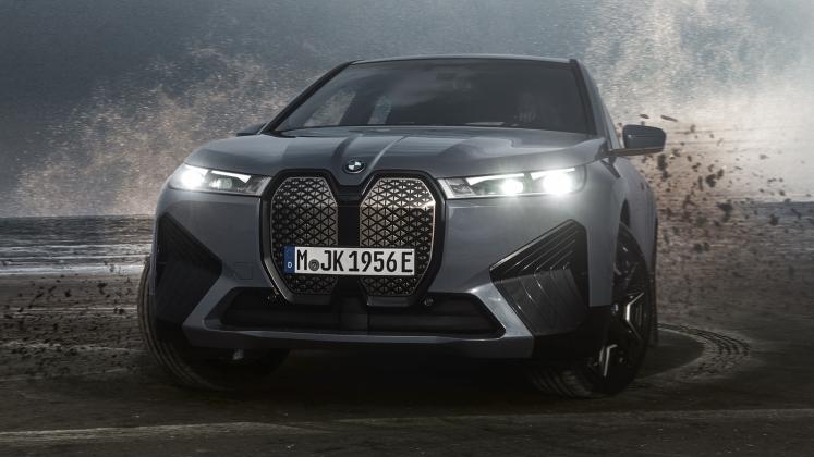 New 2022 BMW iX M60_60