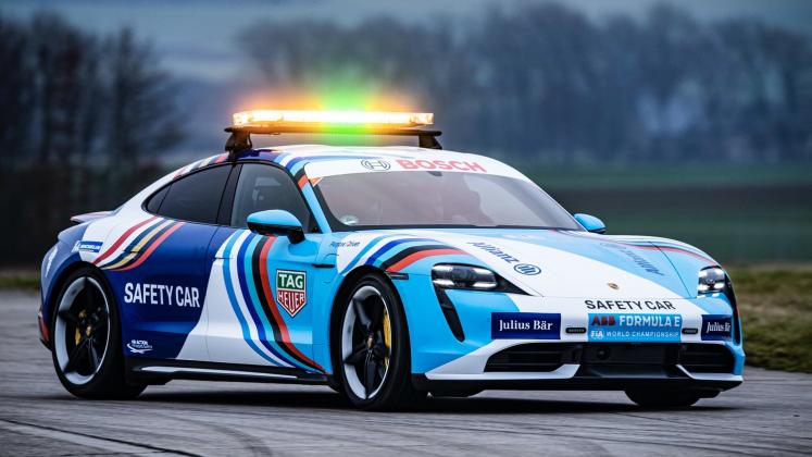 Porsche Taycan Turbo S Formula E_4