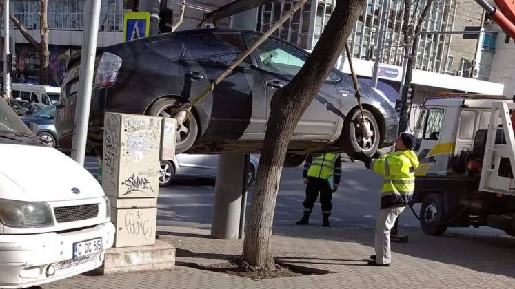parcare abuziva pe trotuar_0