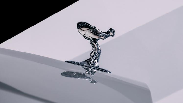 Spirit of Ecstasy Rolls-Royce Spectre_7