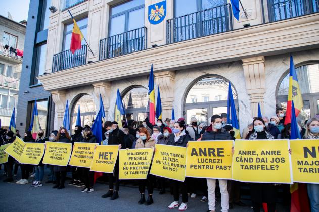 B5I8001web-2048-Protest-ANRE
