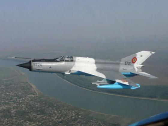 avion militar
