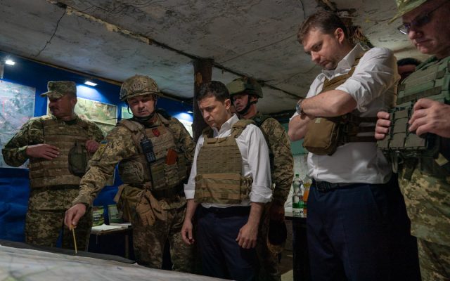 ucraina-volodimir-zelenski-trupe-razboi-armata-640x400