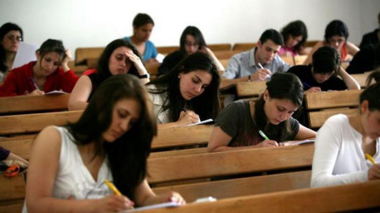 studenți