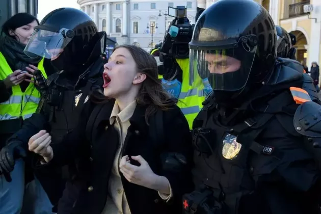 image-2022-03-13-25431572-41-manifestanti-impotriva-razboiului-ridicati-politie-sankt-petersburg
