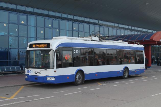 Kišiněv,_letiště,_AKSM-321_(2019-03-17;_02)