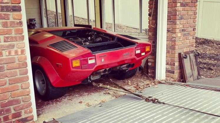 lamborghini countach 20 de ani garaj