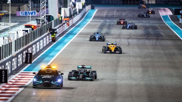the-safety-car-lewis-hamilton-
