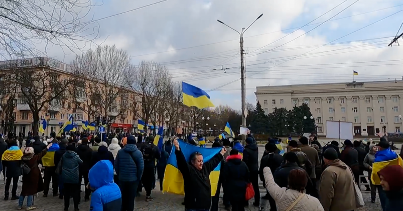 05vid-kherson-protest-cvr-facebookJumbo
