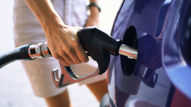 benzina-si-motorina-se-ieftinesc-dar-gazul-se-scumpeste-noile-preturi-la-carburanti-vor-fi-stabilite-de-anre-169693-1625199745