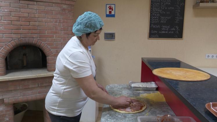 n175861v8_PIZZA REFUGIAȚI-.mxf.00_02_00_07.Still001