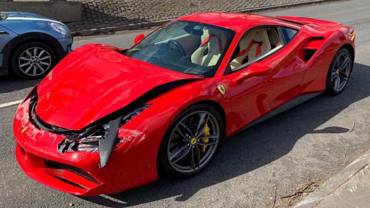 Ferrari 488 GTB crash_3