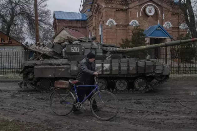 image-2022-03-6-25414280-41-tanc-rusesc-intr-localitate-din-luhansk