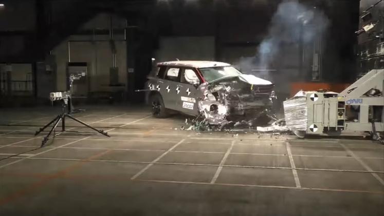 crash test outlander phev