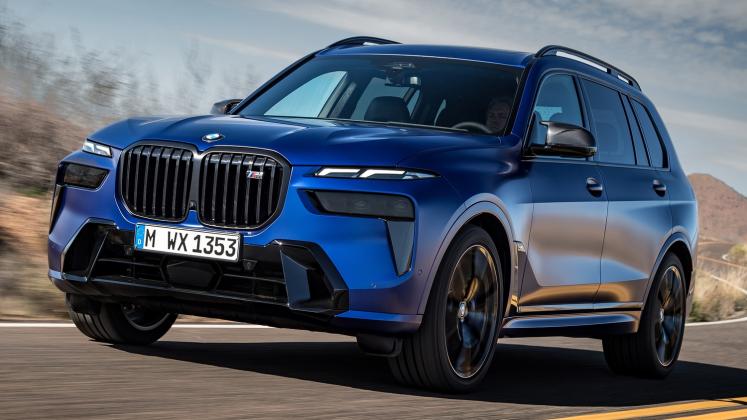 New 2022 BMW X7 M60i_48