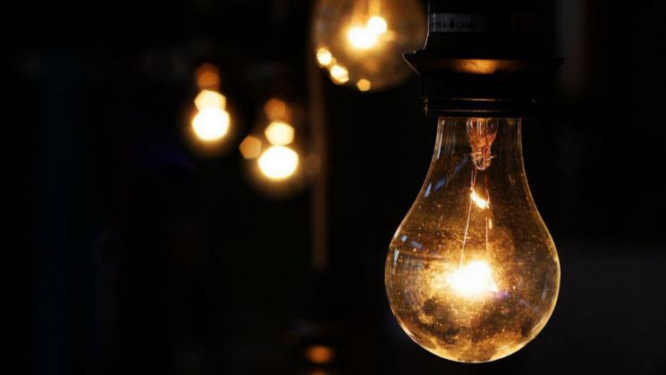 Tariful-pentru-energia-electrica-furnizata-populatiei-a-fost-majorat-Cat-va-costa-un-kWh-60606-1565977166