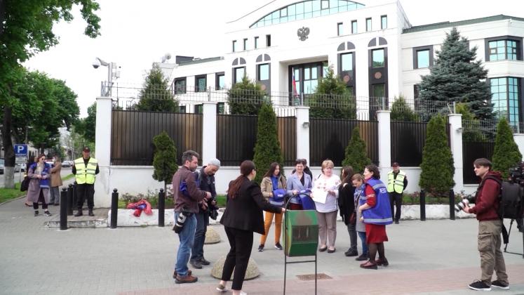 n192092v5_FLASHMOB JURNALIȘTI .ru.mxf.00_01_32_16.Still001