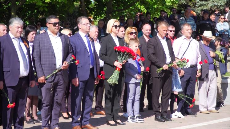 n195277v5_PARADĂ COMRAT.ru.mxf.00_00_50_20.Still002