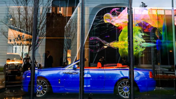 The-Rolls-Royce-Boutique-at-the-Rolls-Royce-Motor-Cars-Shanghai-EuroStar_3