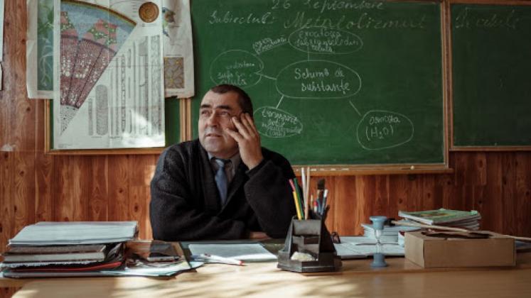 bns-doar-15-dintre-dascalii-din-moldova-sunt-barbati-ce-salariu-mediu-au-cadrele-didactice-si-ce-disciplina-este-predata-de-cei-mai-multi-profesori-infografic-157384-1601900195