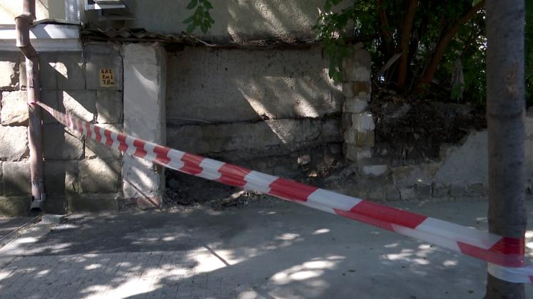 n211300v24_PERETE PRĂBUȘIT.mxf.00_00_09_00.Still001