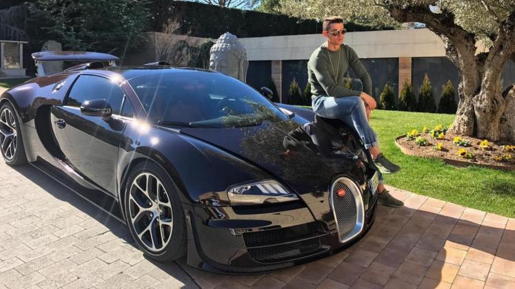 Cristiano Ronaldo Bugatti Veyron crash_7