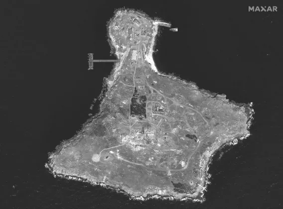 image-2022-06-22-25635405-0-urmarile-unui-nou-atac-ucrainean-asupra-insulei-serpilor-vizibile-intr-imagine-maxar-realizata-din-satelit