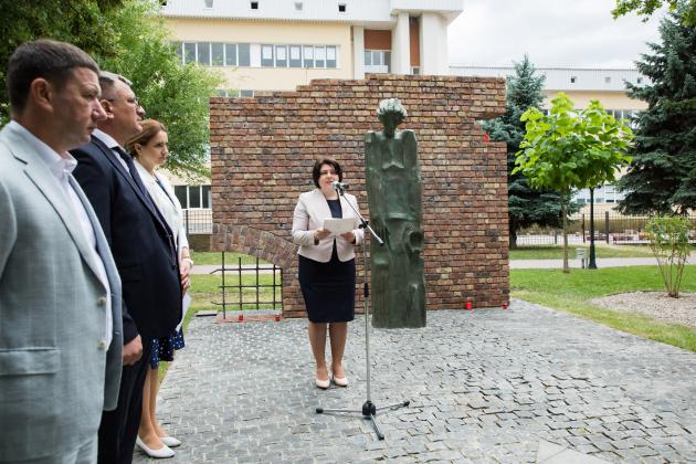 monument holocaust 3