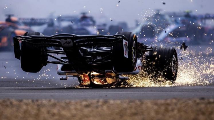 Zhou Guanyu crash_6
