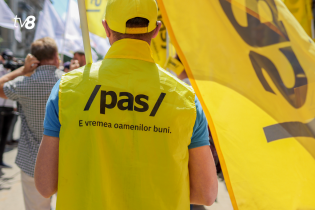 pas
