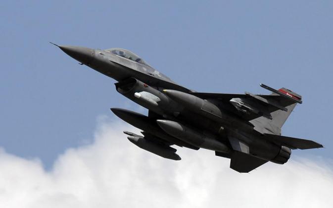 An F-16 Fighting Falcon takes off from Spangdahlem.jpeg