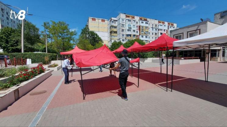 socialiști monteaza corturi