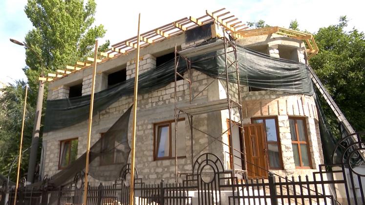 n238438v35_CONSTRUCȚIE ILEGALĂ.mxf.00_00_19_16.Still001