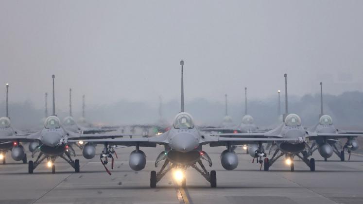 skynews-taiwan-jets-china_5853702