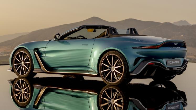 New 2022 Aston Martin Vantage Roadster_18
