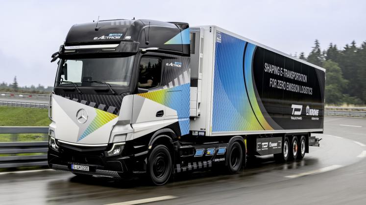 New 2022 Mercedes-Benz eActros LongHaul concept prototype_43