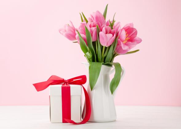 pink-tulip-flowers-bouquet-and-gift-2021-09-01-06-27-16-utc