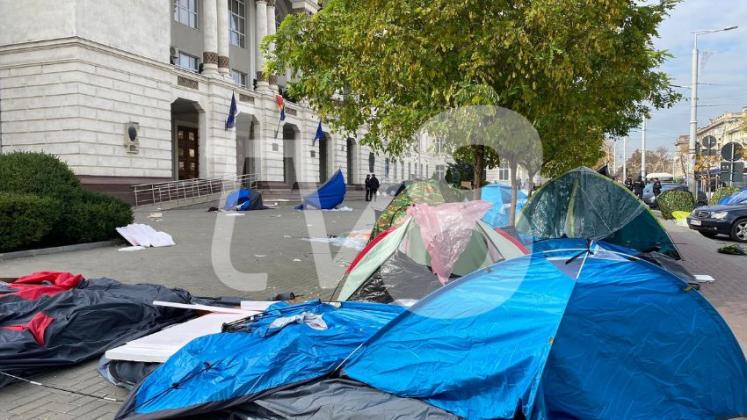 după prtest șor pg corturi gunoi CU LOGO 7