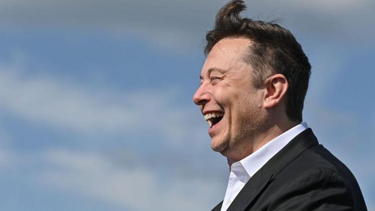 elon-musk-1639x1080