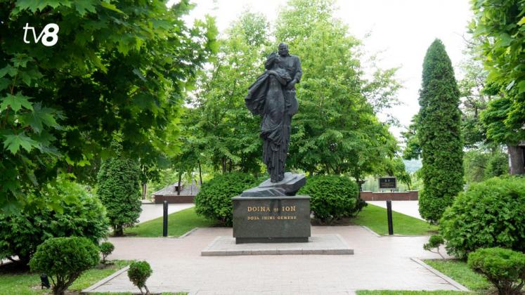 monument Ion si Doina