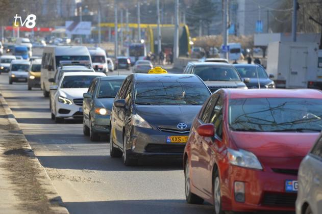 trafic strada masini