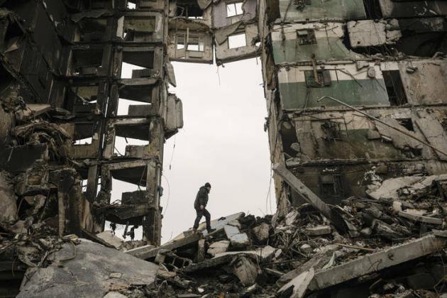 daramaturile_unui_bloc_de_locuinte_distrus_de_fortele_rusesti_la_borodyanka_ucraina_5_aprilie_2022._