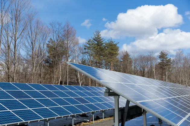 solar-panel-in-countryside-2B5W7AM_1500x1000