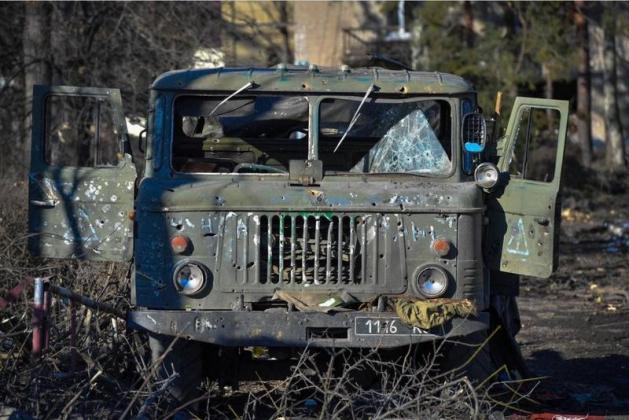 image-2022-03-13-25431280-41-camion-militar-distrus-ucraina