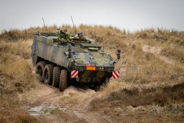 Kolesnyj-BTR-Piranya-5-na-poligone