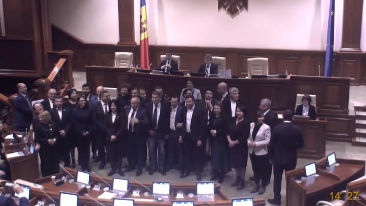 urgenta parlament
